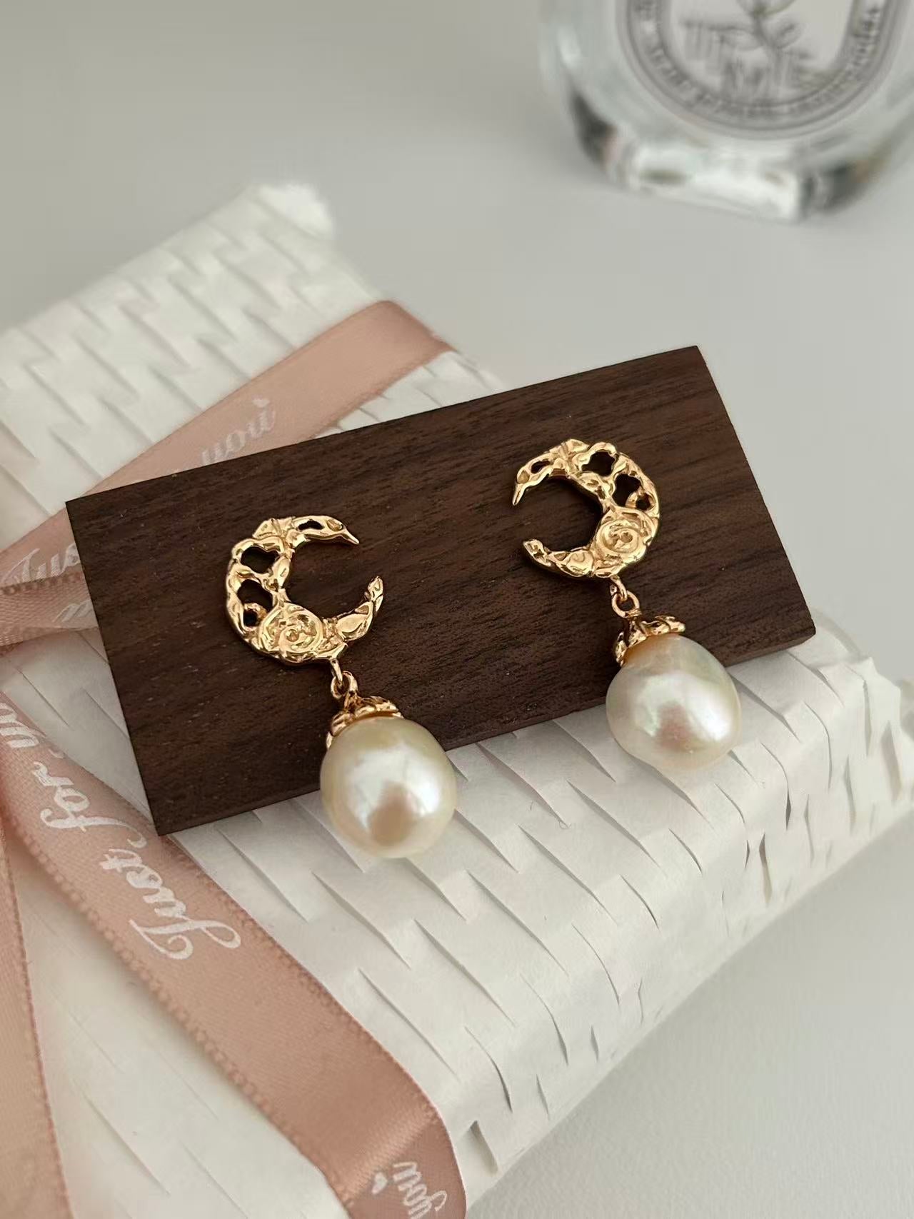 Gold-tone baroque hoop earrings with dangling white pearls