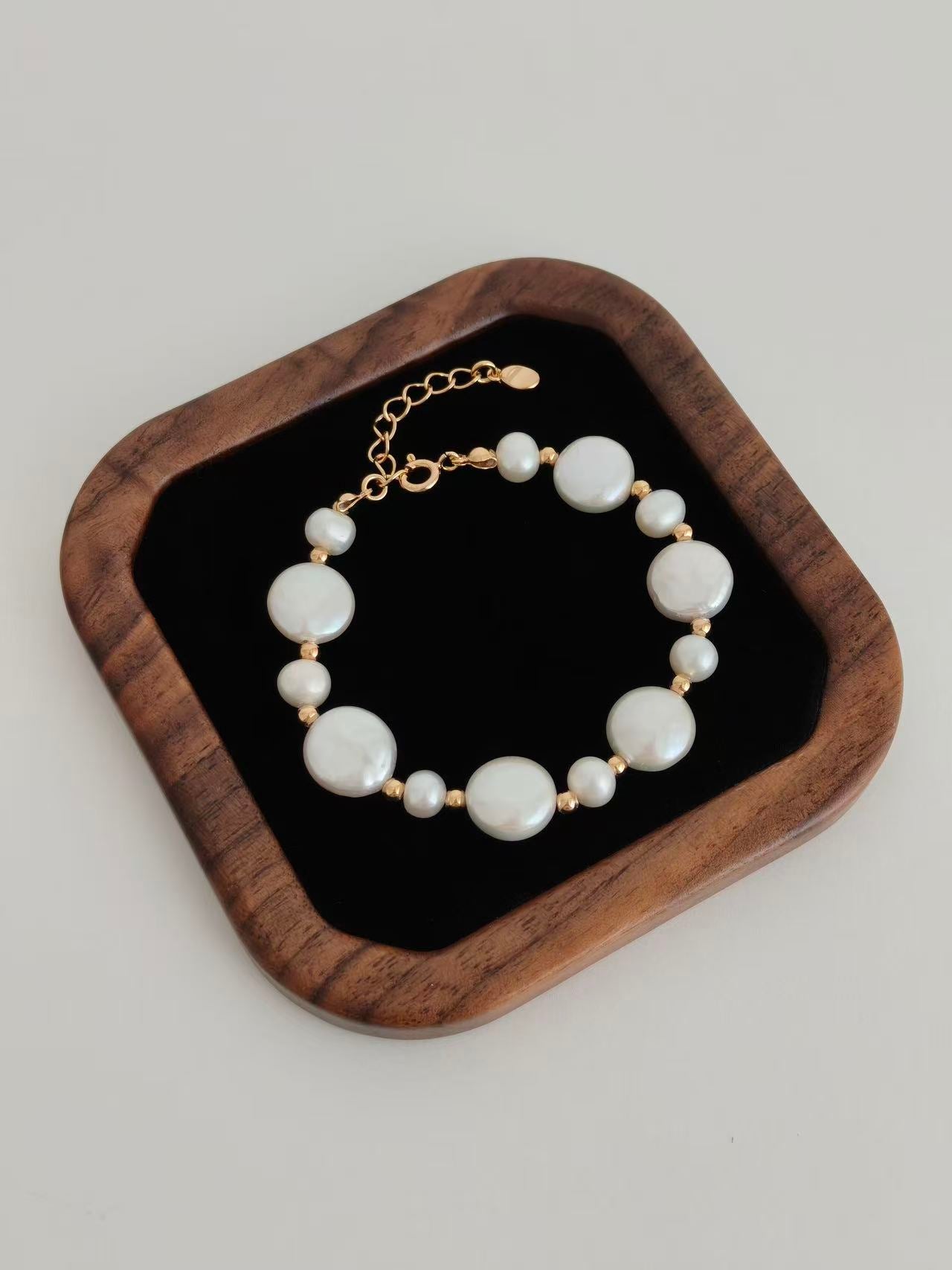 Pearl button bracelet with gold-tone chain and white round pearls